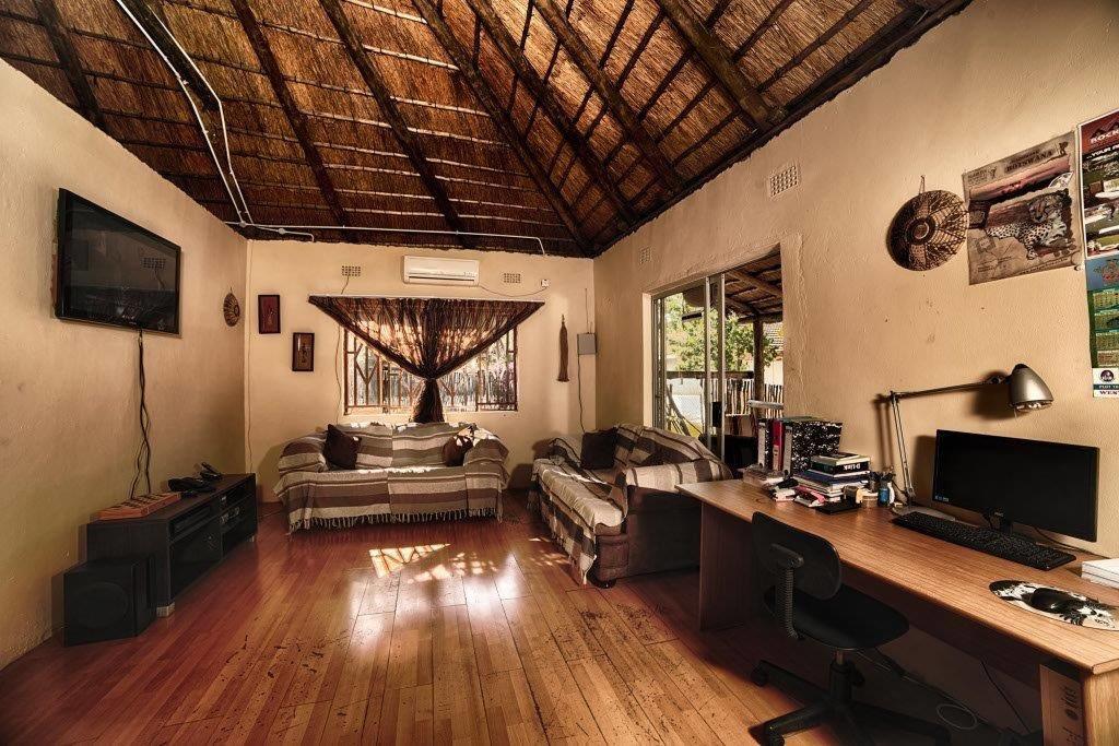 Motsebe Backpackers Hotel Maun Ngoại thất bức ảnh