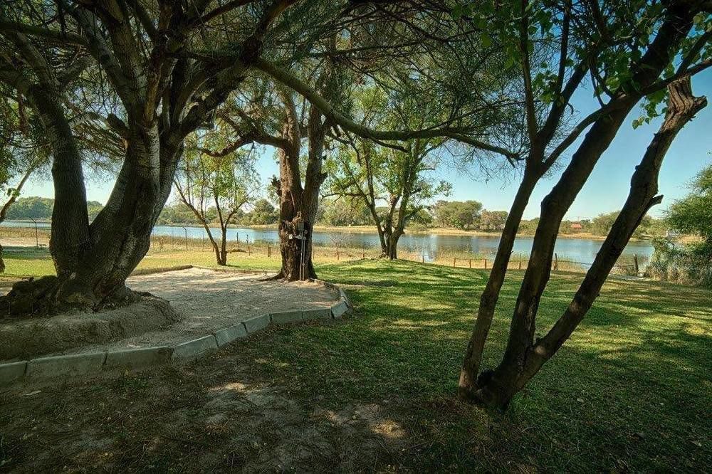 Motsebe Backpackers Hotel Maun Ngoại thất bức ảnh
